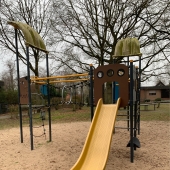 Bild vom Spielplatz anzeigen.