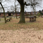 Bild vom Spielplatz anzeigen.