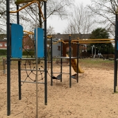 Bild vom Spielplatz anzeigen.