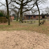 Bild vom Spielplatz anzeigen.