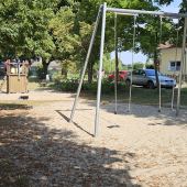 Bild vom Spielplatz anzeigen.