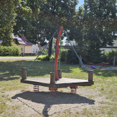 Bild vom Spielplatz anzeigen.