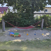 Bild vom Spielplatz anzeigen.
