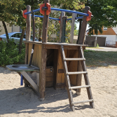 Bild vom Spielplatz anzeigen.