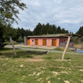Bild vom Spielplatz anzeigen.