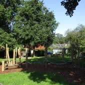 Bild vom Spielplatz anzeigen.