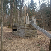 Bild vom Spielplatz anzeigen.