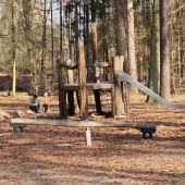 Bild vom Spielplatz anzeigen.