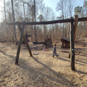 Bild vom Spielplatz anzeigen.