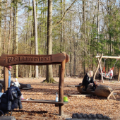 Bild vom Spielplatz anzeigen.