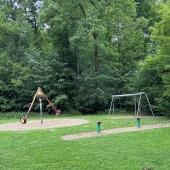 Bild vom Spielplatz anzeigen.