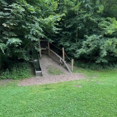 Bild vom Spielplatz anzeigen.
