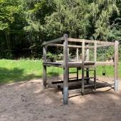 Bild vom Spielplatz anzeigen.