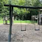 Bild vom Spielplatz anzeigen.