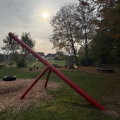 Bild vom Spielplatz anzeigen.