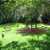 Bild vom Spielplatz anzeigen.