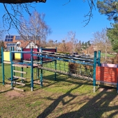 Bild vom Spielplatz anzeigen.