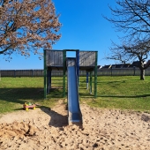 Bild vom Spielplatz anzeigen.