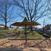 Bild vom Spielplatz anzeigen.