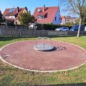 Bild vom Spielplatz anzeigen.