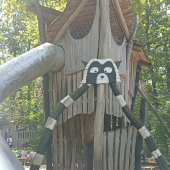 Bild vom Spielplatz anzeigen.
