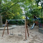 Bild vom Spielplatz anzeigen.