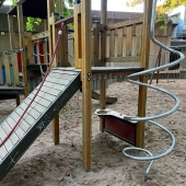 Bild vom Spielplatz anzeigen.