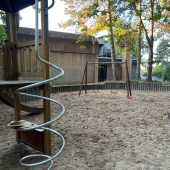 Bild vom Spielplatz anzeigen.