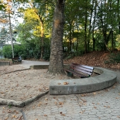 Bild vom Spielplatz anzeigen.