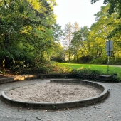Bild vom Spielplatz anzeigen.