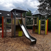 Bild vom Spielplatz anzeigen.