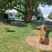 Bild vom Spielplatz anzeigen.
