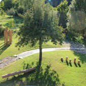 Bild vom Spielplatz anzeigen.