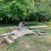 Bild vom Spielplatz anzeigen.