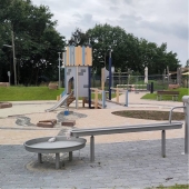 Bild vom Spielplatz anzeigen.