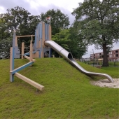 Bild vom Spielplatz anzeigen.