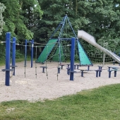 Bild vom Spielplatz anzeigen.
