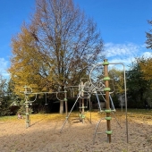 Bild vom Spielplatz anzeigen.