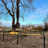 Bild vom Spielplatz anzeigen.