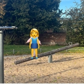 Bild vom Spielplatz anzeigen.