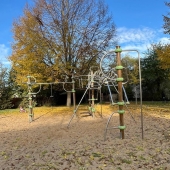 Bild vom Spielplatz anzeigen.
