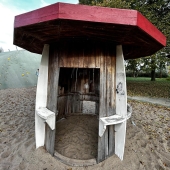 Bild vom Spielplatz anzeigen.