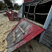 Bild vom Spielplatz anzeigen.
