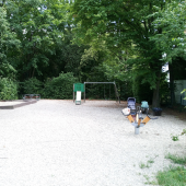 Bild vom Spielplatz anzeigen.