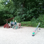 Bild vom Spielplatz anzeigen.