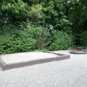 Bild vom Spielplatz anzeigen.