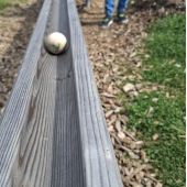 Bild vom Spielplatz anzeigen.