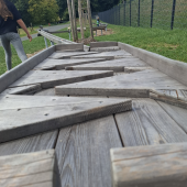 Bild vom Spielplatz anzeigen.