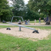 Bild vom Spielplatz anzeigen.