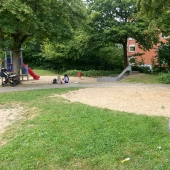 Bild vom Spielplatz anzeigen.